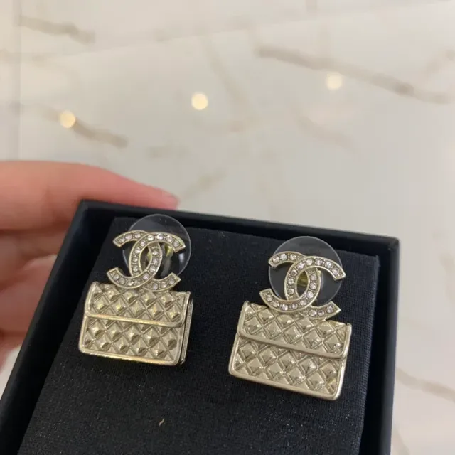 Chanel Boucles d'Oreilles Or Argent Matelassé CC Logo Pavé 5