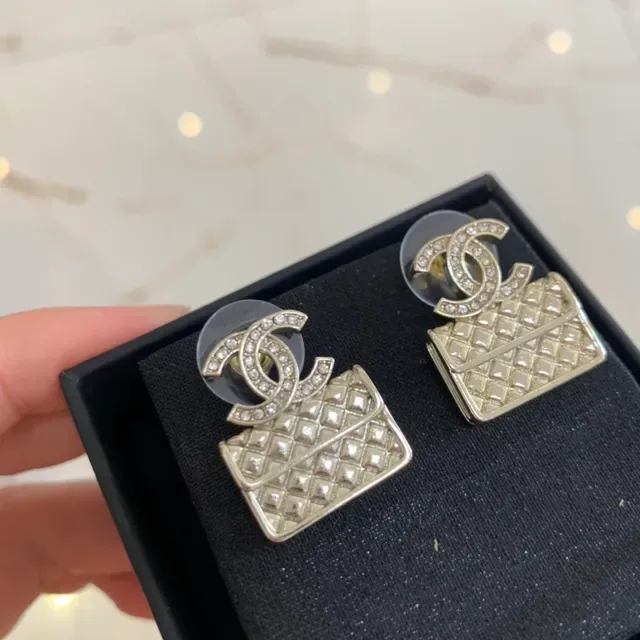 Chanel Boucles d'Oreilles Or Argent Matelassé CC Logo Pavé 6