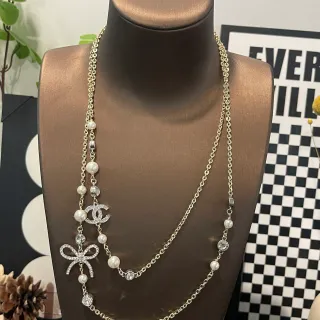 Chanel গোল্ড সাদা স্তরযুক্ত মুক্তা এবং ক্রিস্টাল হার