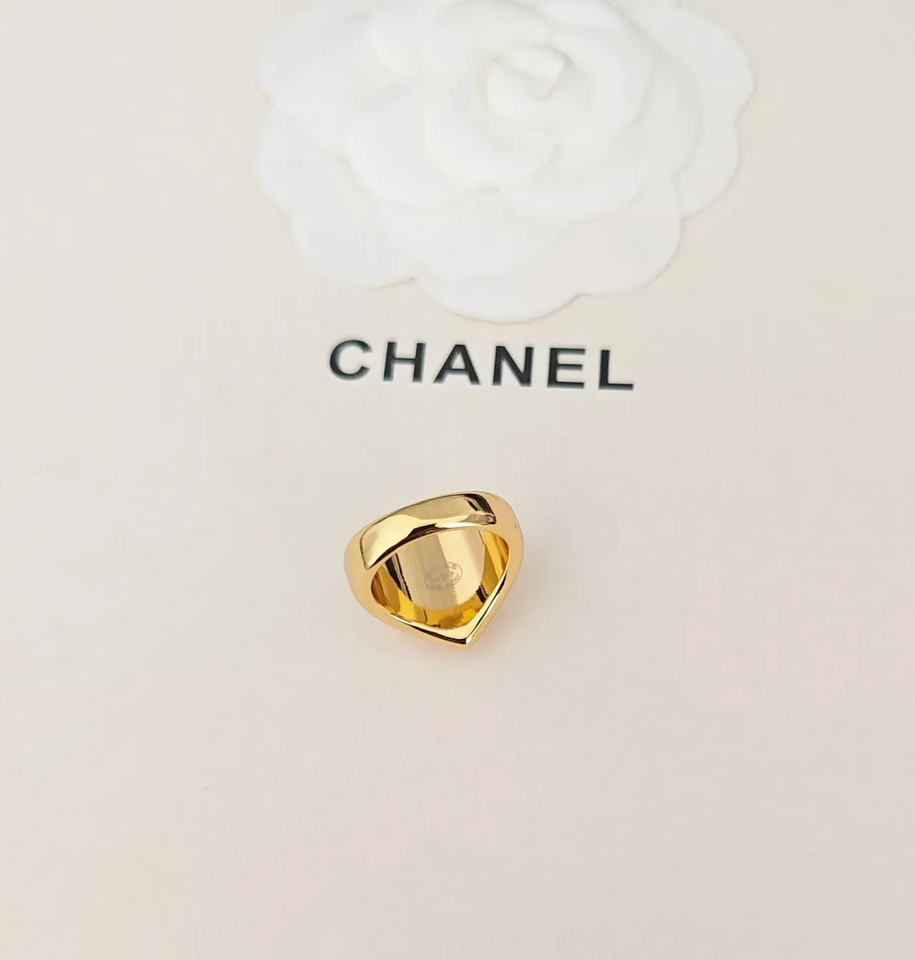 Anel Chanel Coração Esmaltado Ouro Inlay Vermelho 3