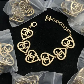 Chanel رابطة القلب CC Logo سوار ذهبي اللون