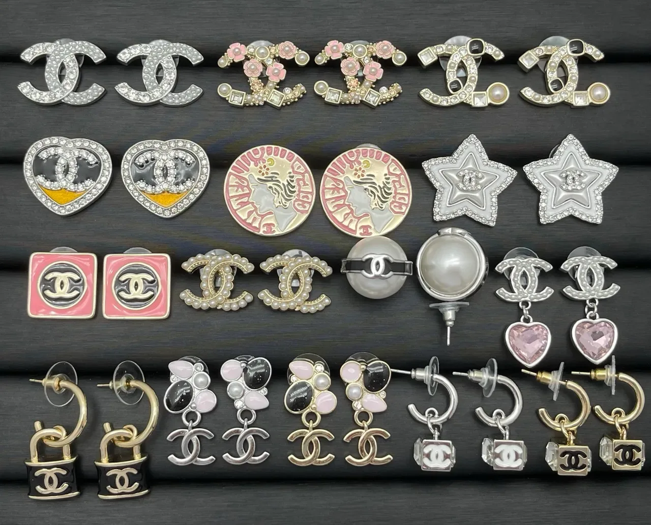 Boucles d'oreilles Chanel Logo-Embellished Perles et Cristaux 2