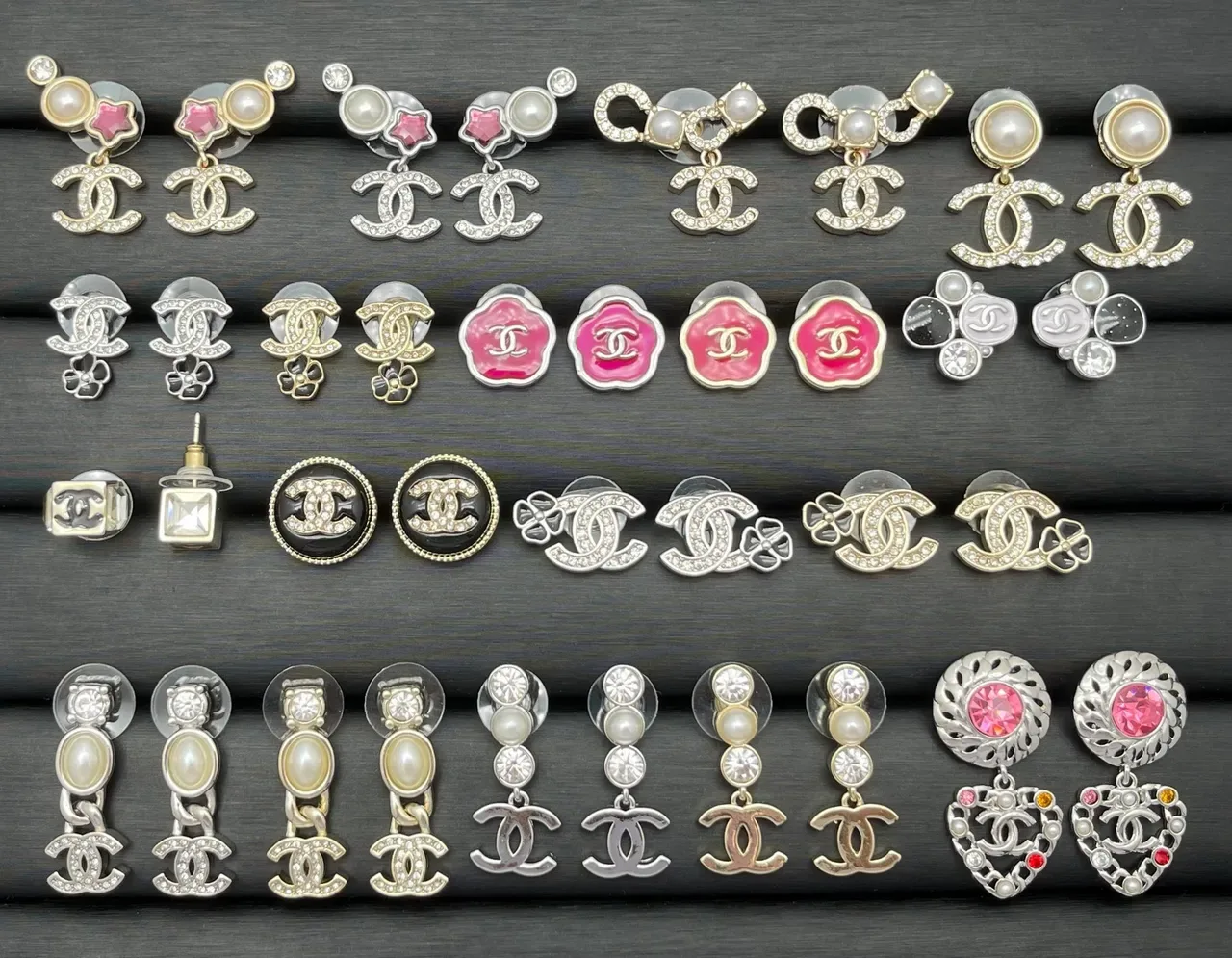 Boucles d'oreilles Chanel Logo-Embellished Perles et Cristaux 4