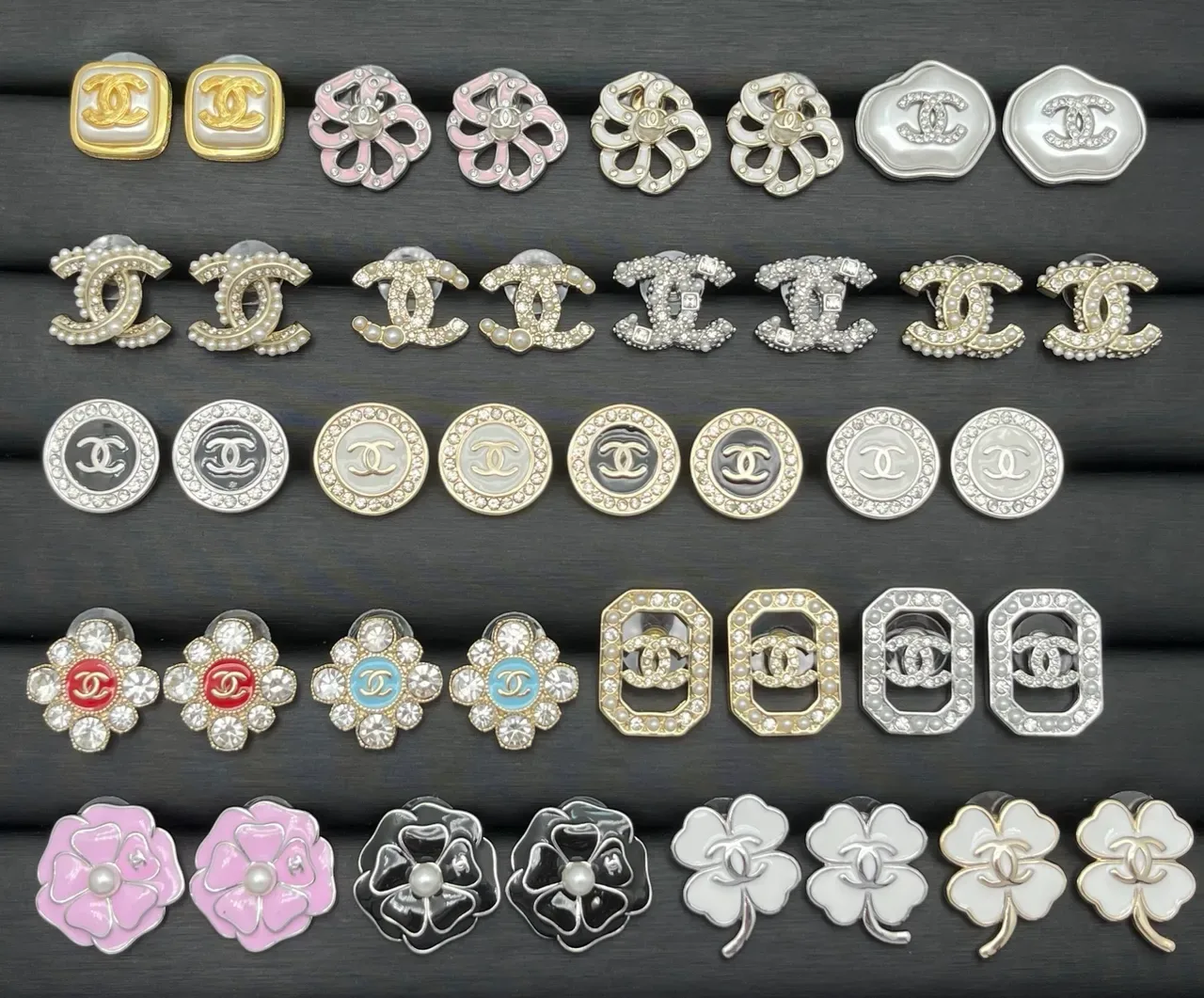 Boucles d'oreilles Chanel Logo-Embellished Perles et Cristaux 6