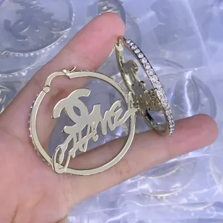 Boucles d'oreilles Chanel Logotype Créoles Or Transparent Métal Pavé Cristal Trim