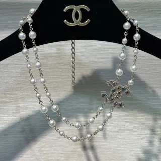 Chanel لؤلؤ وسلاسل بلور CC قلادة