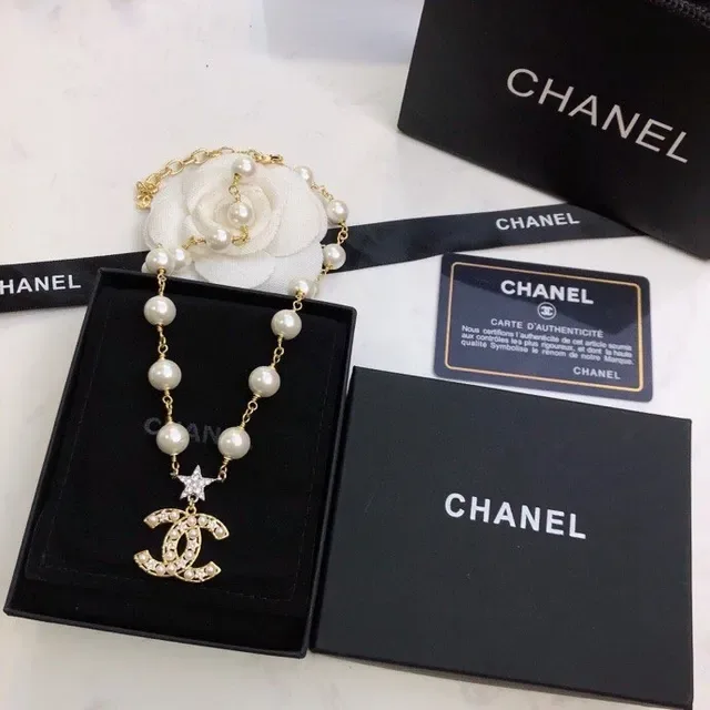 Chanel CC Logo 珍珠串珠星形吊坠项链 9