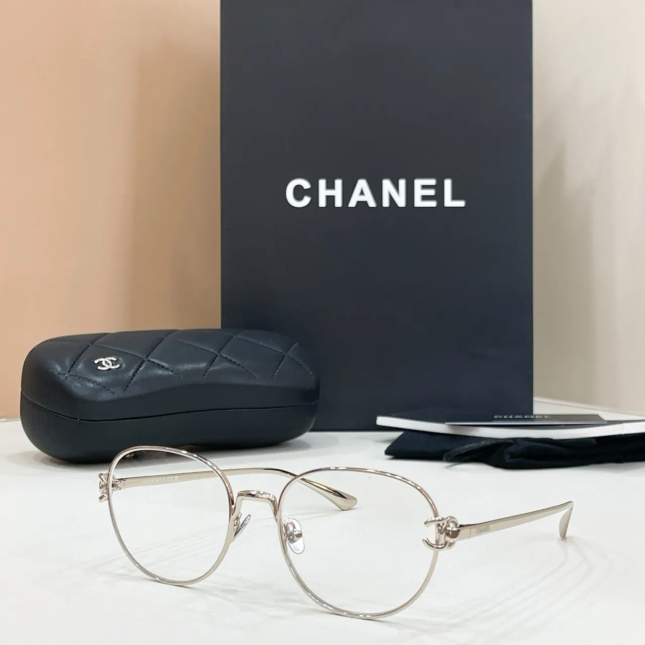Chanel Podium 椭圆金属框 深灰色太阳镜 2