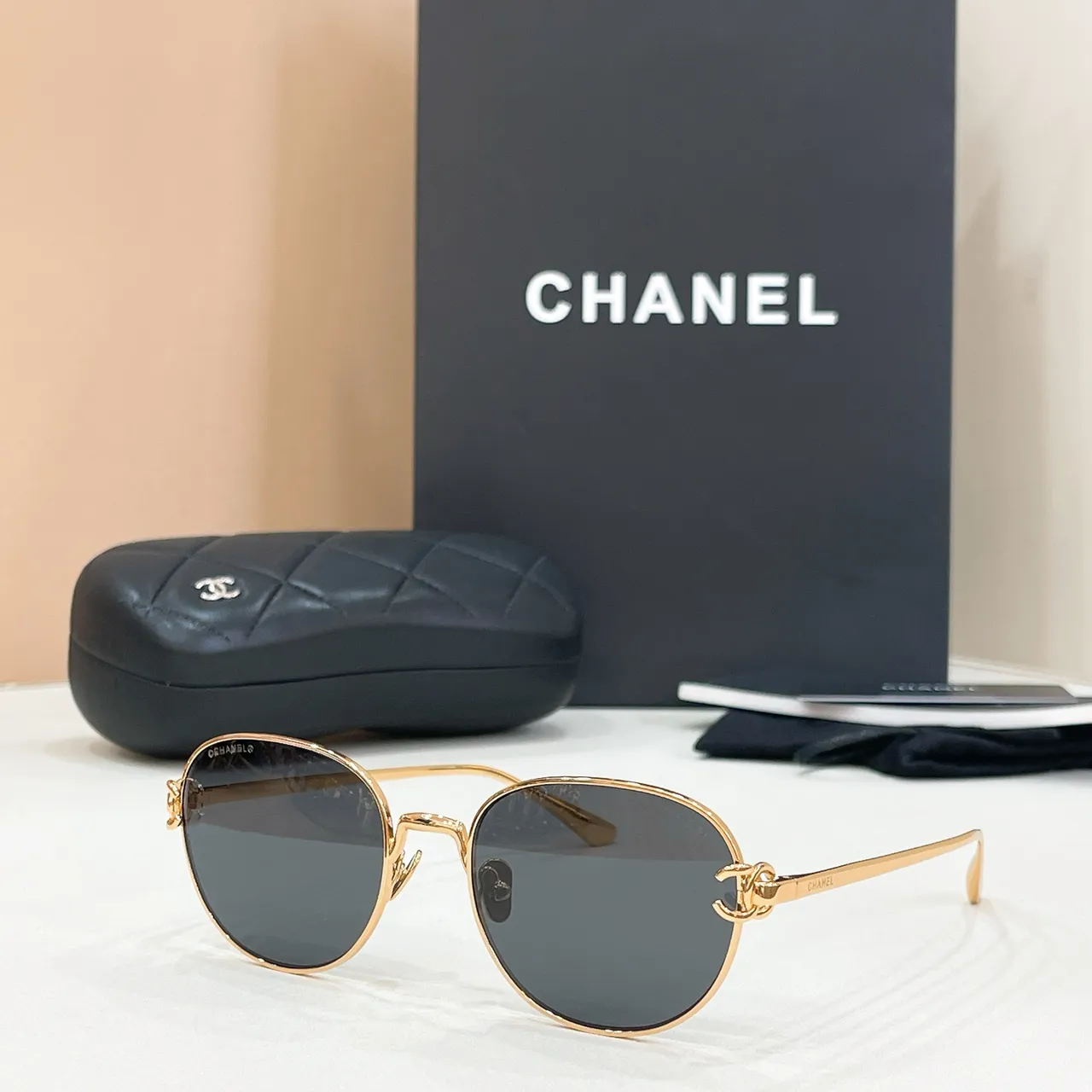 Chanel Podium 椭圆金属框 深灰色太阳镜 5