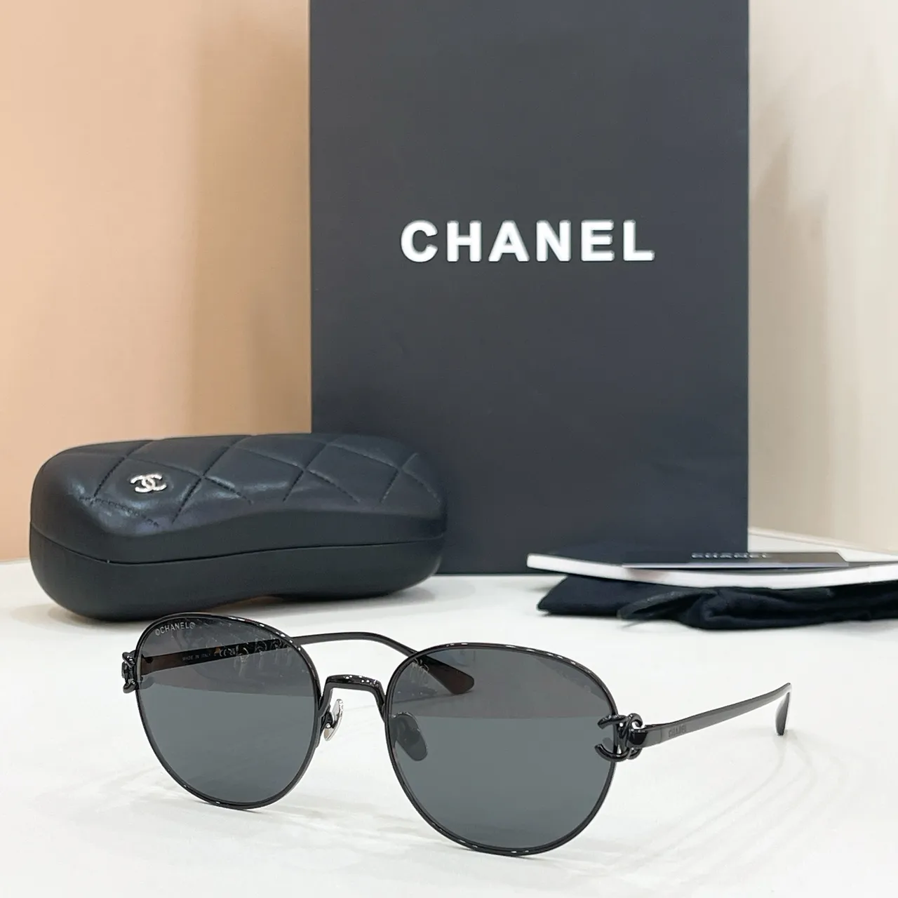 Chanel Podium 椭圆金属框 深灰色太阳镜 7