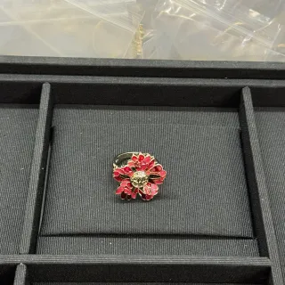 Chanel लाल सोने की फूलों की एनेमेल धातु की अंगूठी
