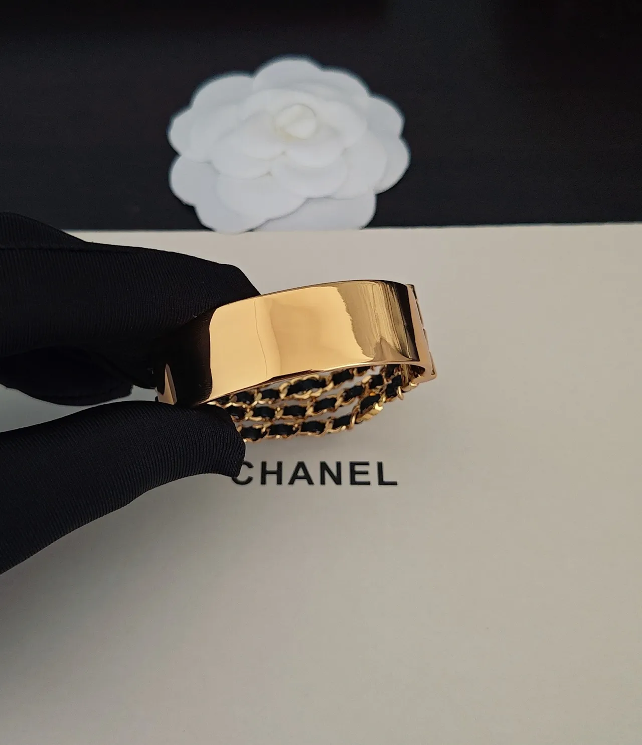 Chanel Chaîne Triple Cuir Noir et Doré Bracelet 2