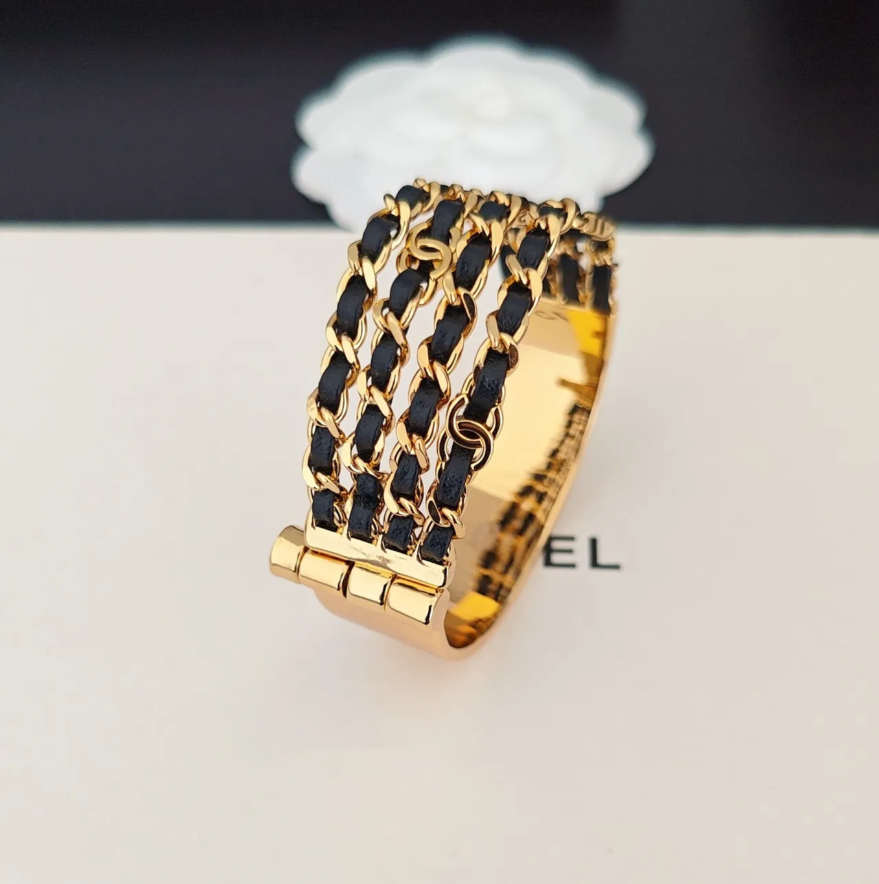 Chanel Chaîne Triple Cuir Noir et Doré Bracelet 3