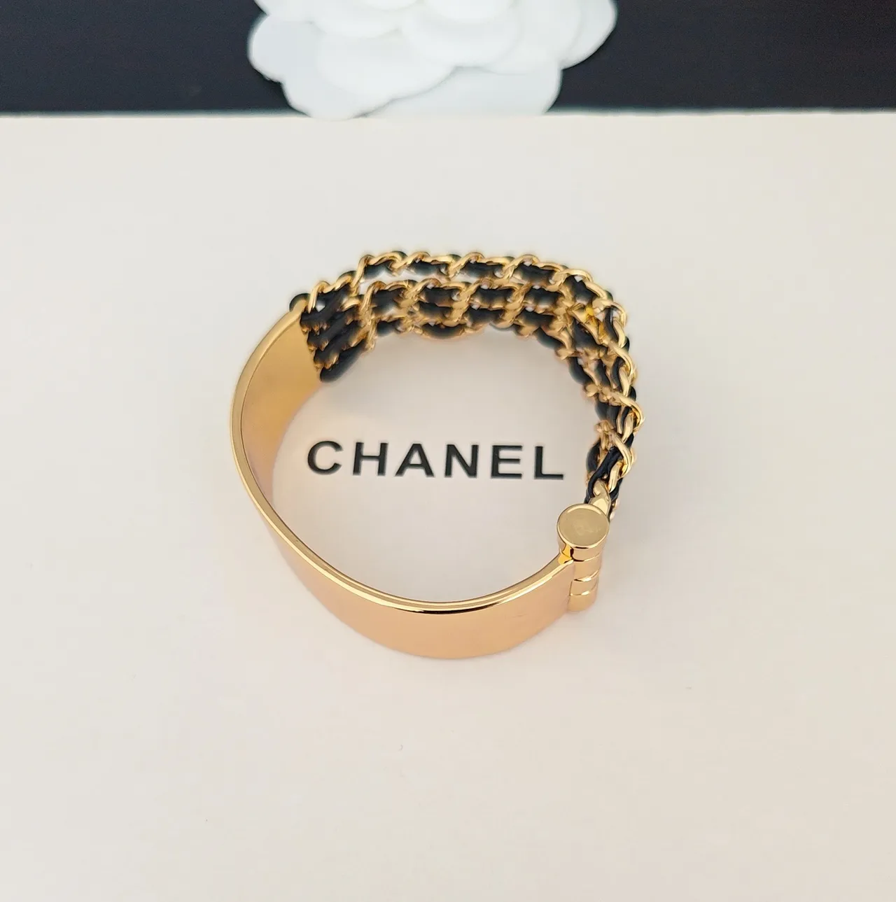 Chanel Chaîne Triple Cuir Noir et Doré Bracelet 4