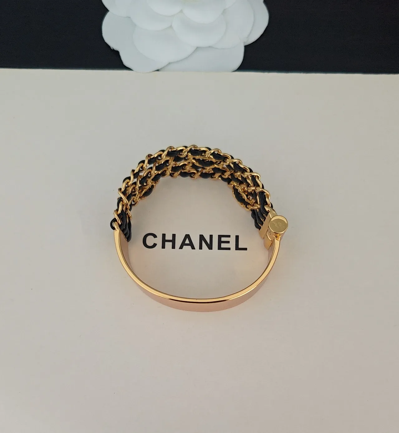 Chanel Chaîne Triple Cuir Noir et Doré Bracelet 6