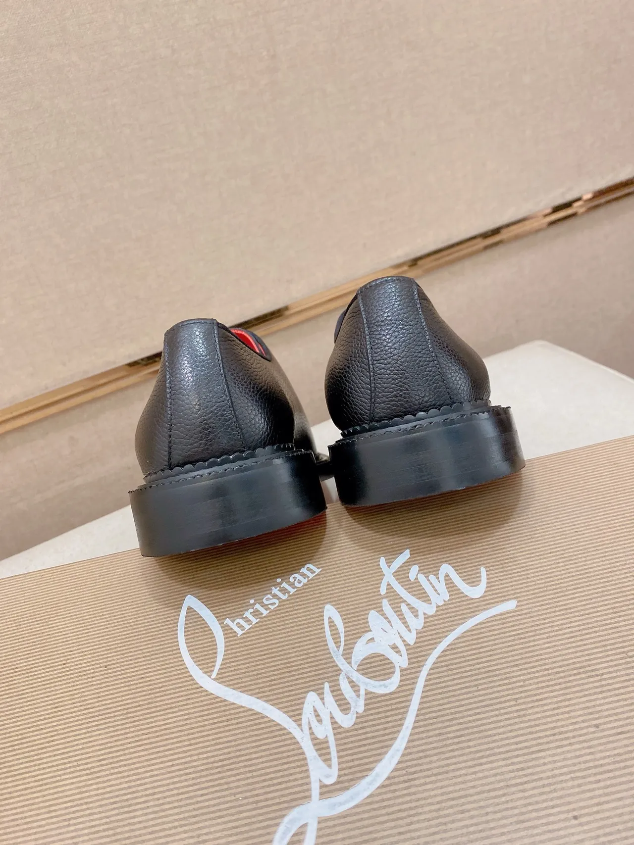Christian Louboutin Sapatos Oxford de Couro Pebbled Preto 3