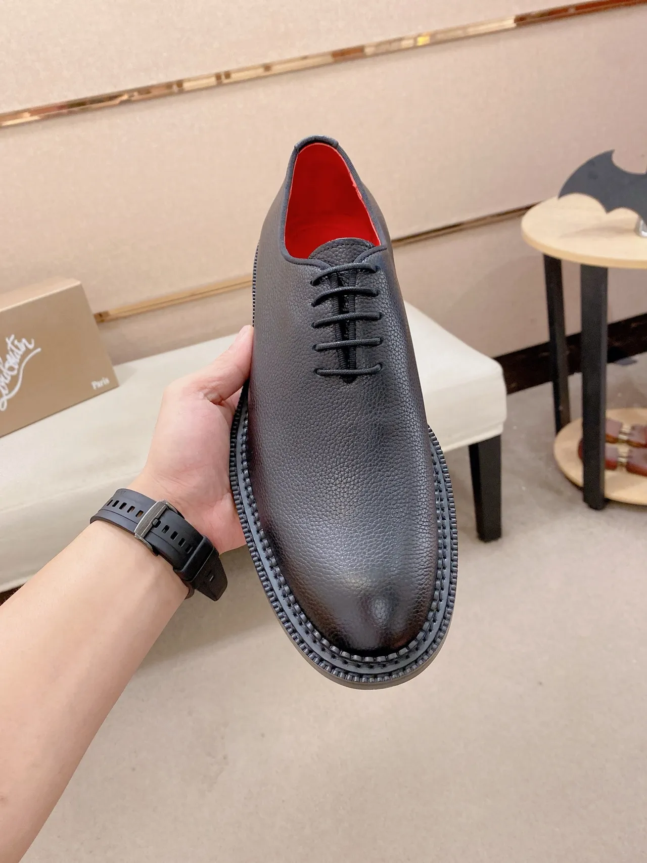 Christian Louboutin Sapatos Oxford de Couro Pebbled Preto 5