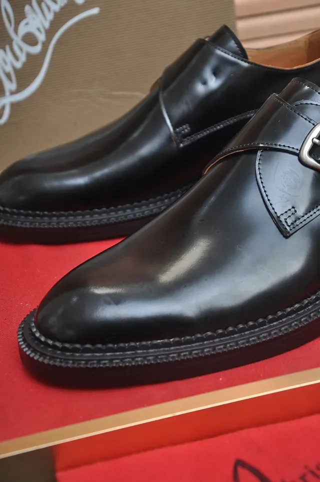Christian Louboutin কালো লাল সিঙ্গেল স্ট্র্যাপ বাকেল ক্লোজার মনক শু 2
