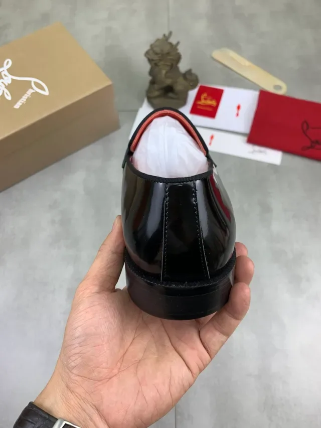 Christian Louboutin Loafer কালো লাল প্যাটেন্ট লেদার মেটালিক লোগো বাকল 3