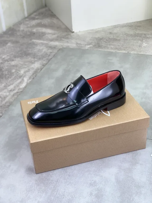 Christian Louboutin Loafer কালো লাল প্যাটেন্ট লেদার মেটালিক লোগো বাকল 4