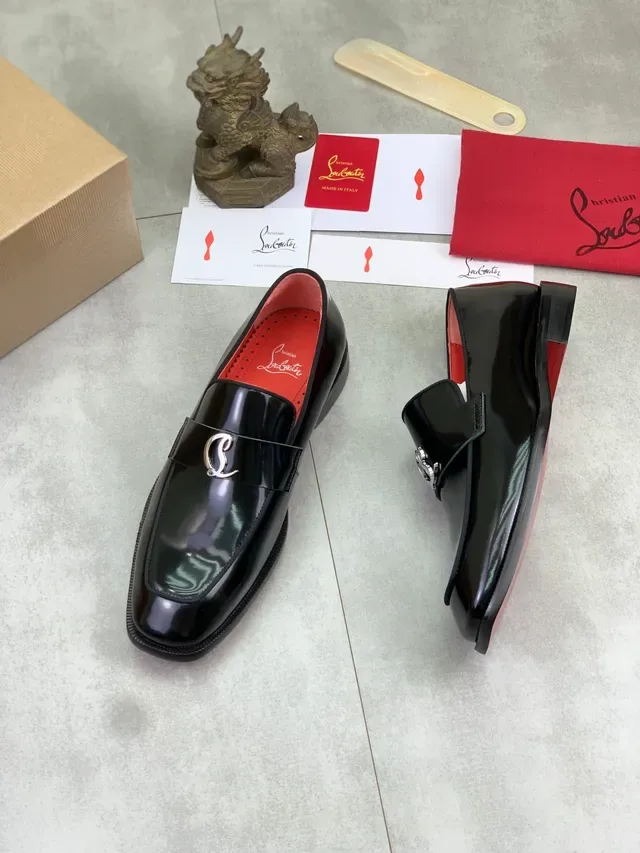 Christian Louboutin Loafer কালো লাল প্যাটেন্ট লেদার মেটালিক লোগো বাকল 5