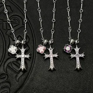 Chrome Hearts सिल्वर बैंगनी गॉथिक क्रॉस पेंडेंट नेकलेस पेव क्रिस्टल एम्बेलिशमेंट