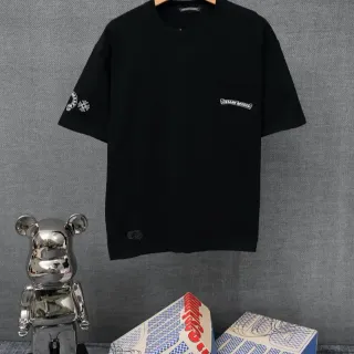 Chrome Hearts पॉकेट टी काला एम्ब्रॉयडर्ड लोगो टी-शर्ट