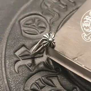 Chrome Hearts चाँदी काला फूल मोटिफ अँगूठी