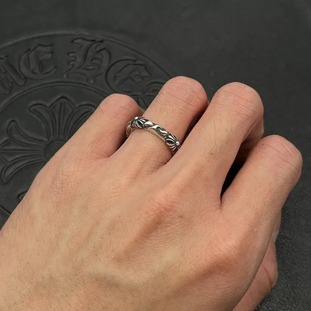 Chrome Hearts Anillo de Plata con Motivo Floral-Cross Ornado Detalle de Relieve Elevado 4