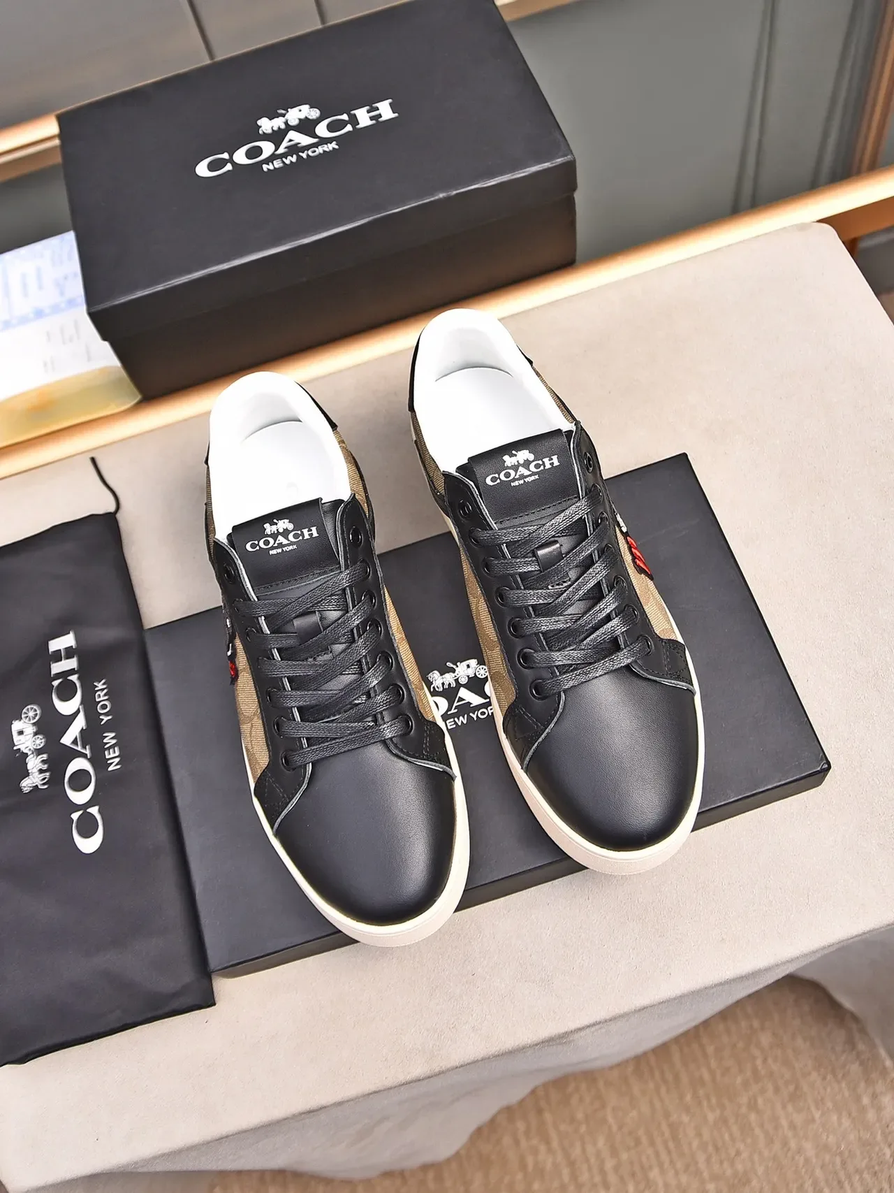 Coach 米色黑色帆布和皮革面板刺绣老鼠补丁生活方式运动鞋 3
