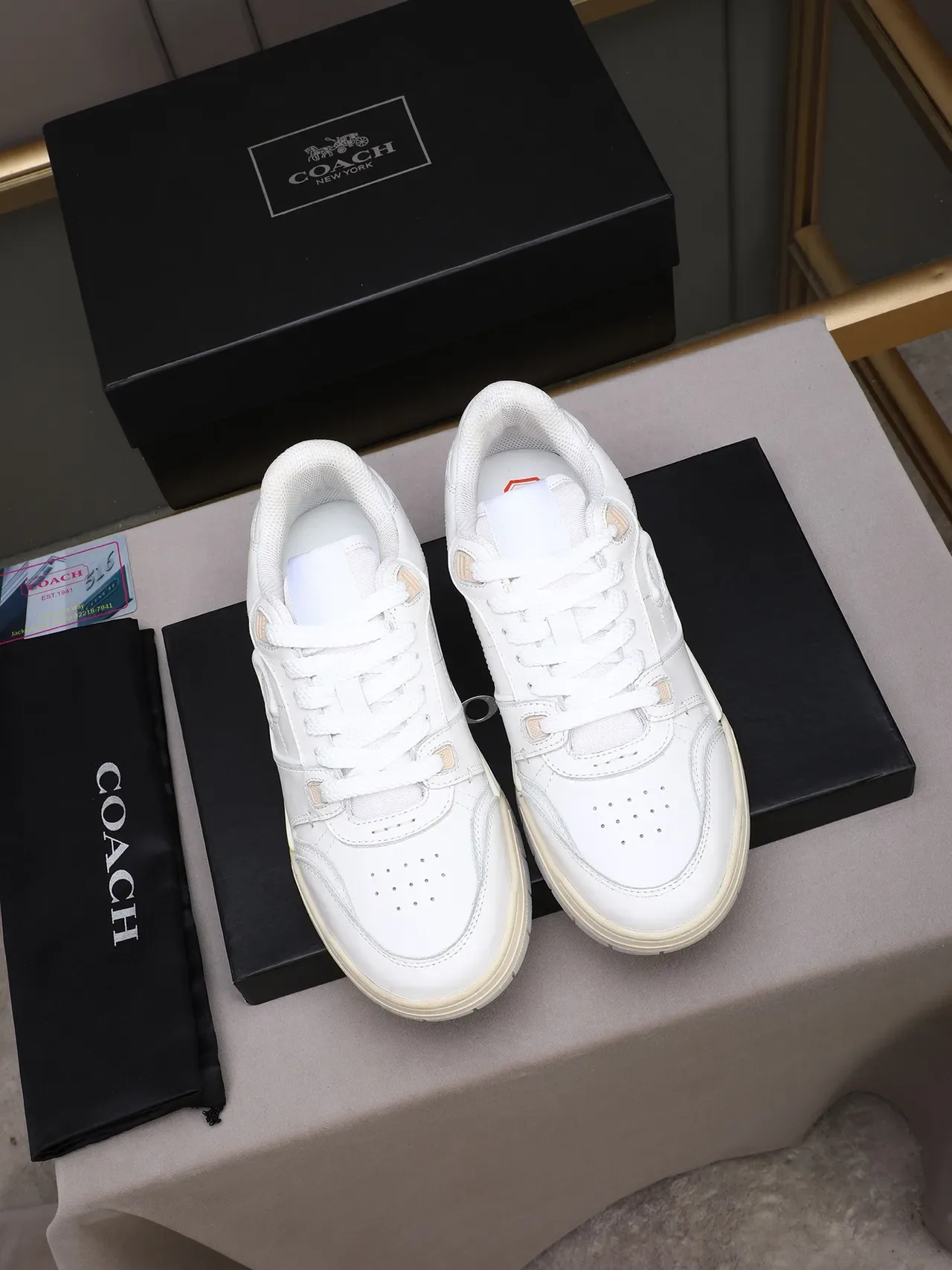 Coach Sneaker Lifestyle Blanc avec Logo C Embossed 3