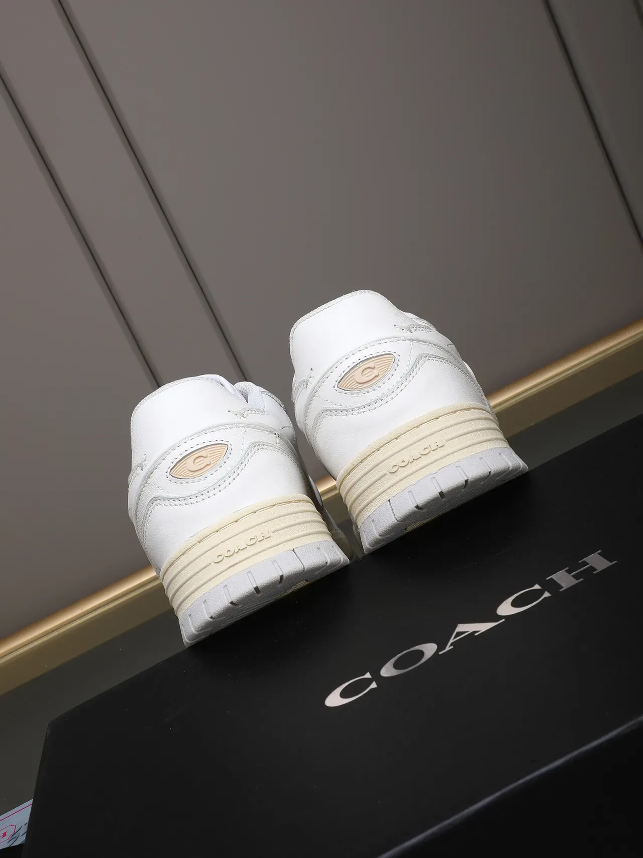 Coach Sneaker Lifestyle Blanc avec Logo C Embossed 4