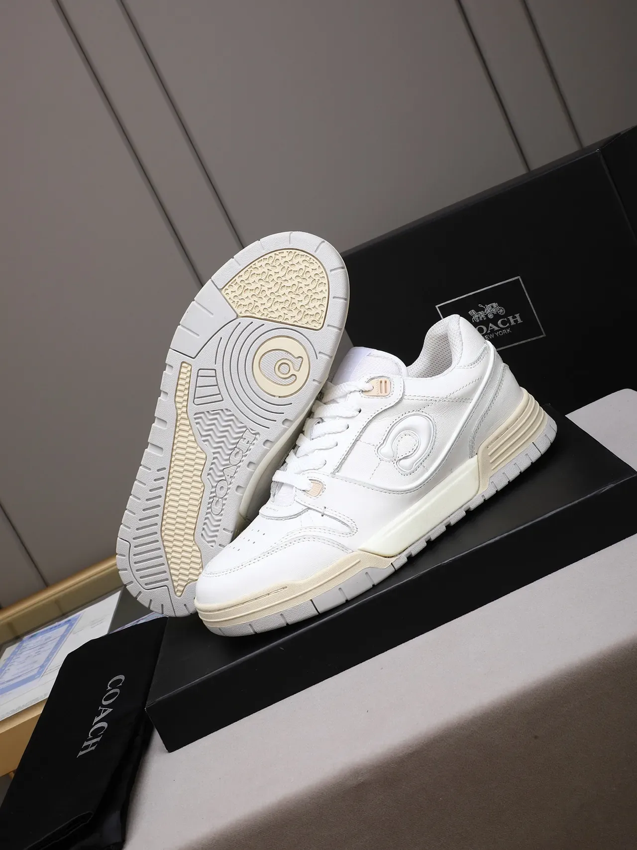 Coach Sneaker Lifestyle Blanc avec Logo C Embossed 5