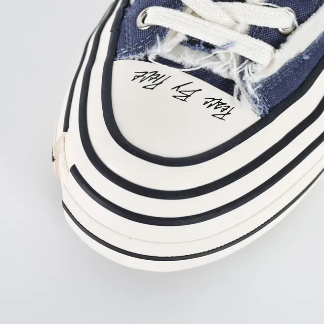 Converse Navy Beige Zapatillas Lifestyle Desconstruidas en Lona con Detalle de Borde Deshilachado 5