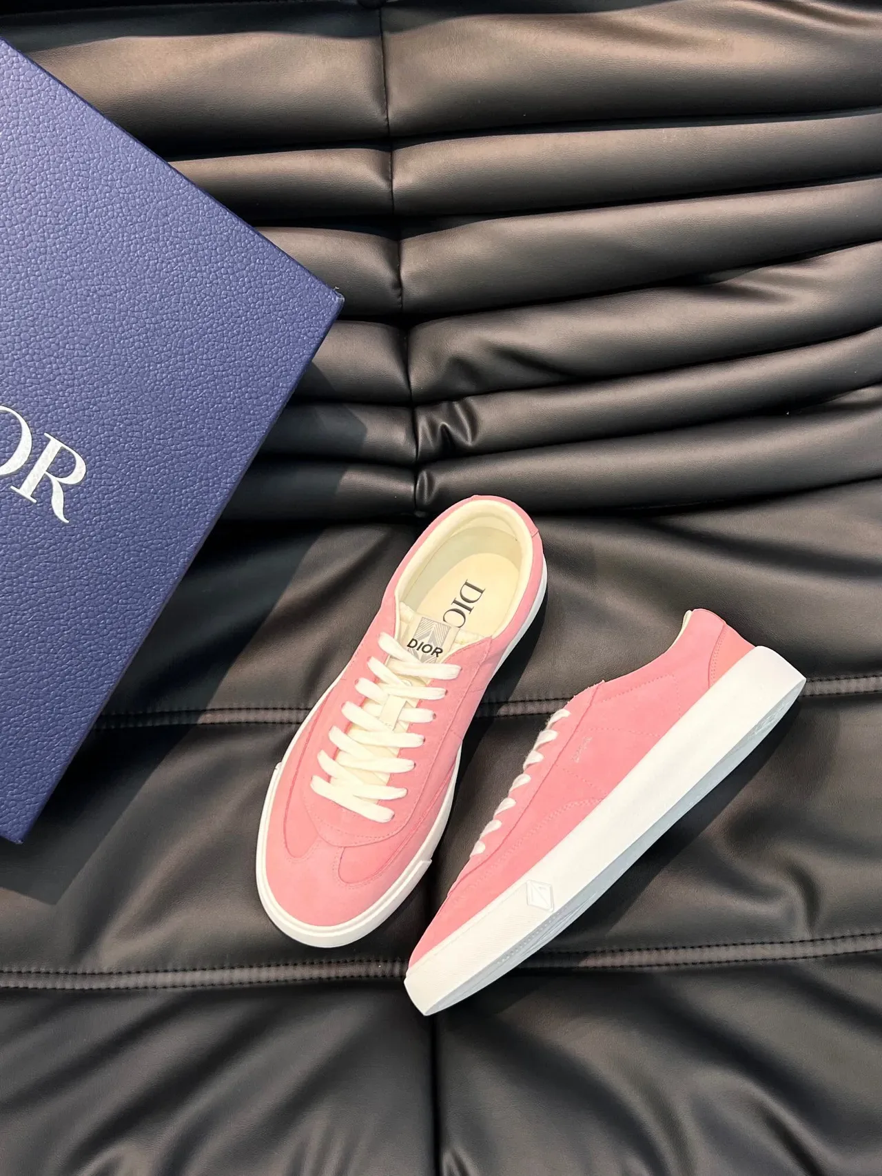 Dior B22 حذاء رياضي وردي أبيض سويدي مع ربطات أسلوب حياة 2
