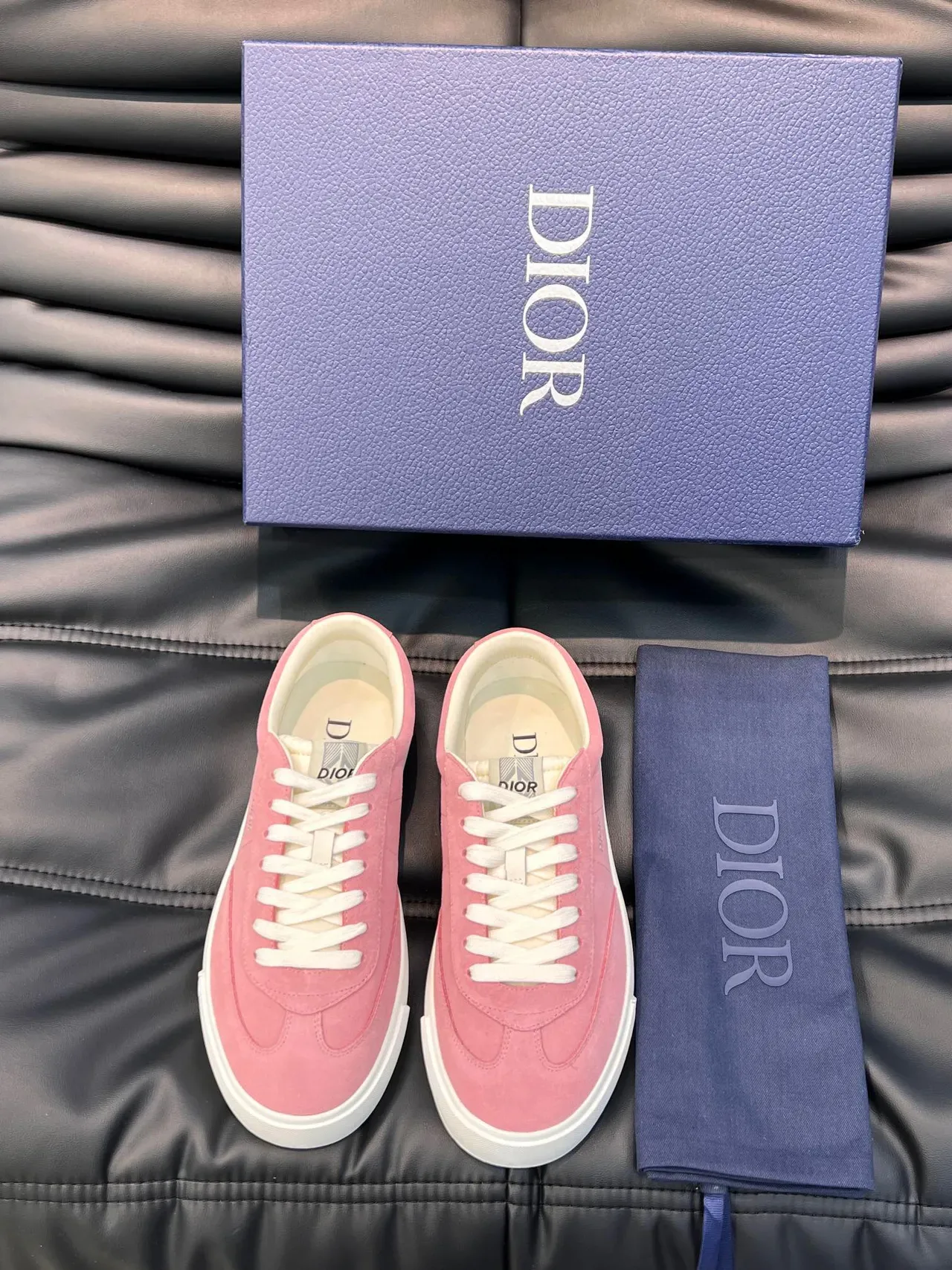 Dior B22 حذاء رياضي وردي أبيض سويدي مع ربطات أسلوب حياة 3