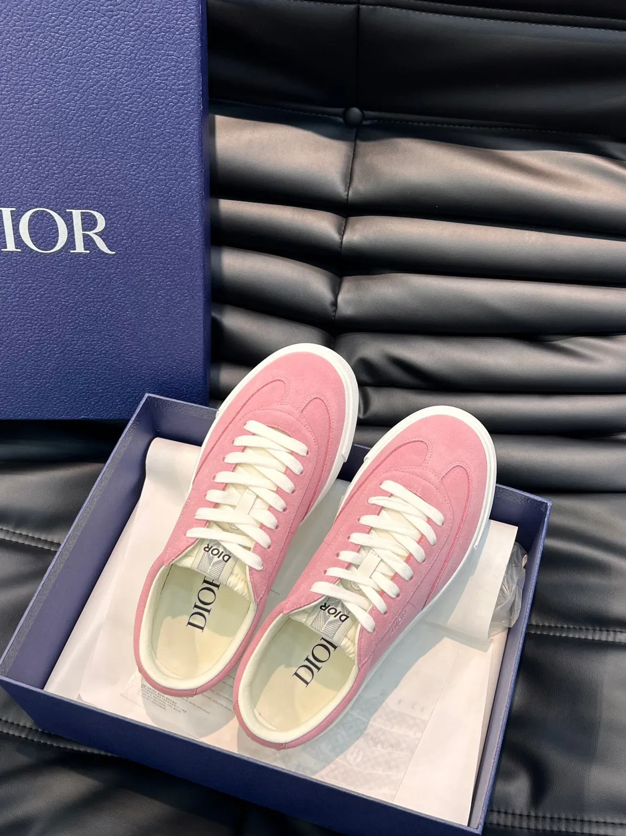 Dior B22 حذاء رياضي وردي أبيض سويدي مع ربطات أسلوب حياة 4