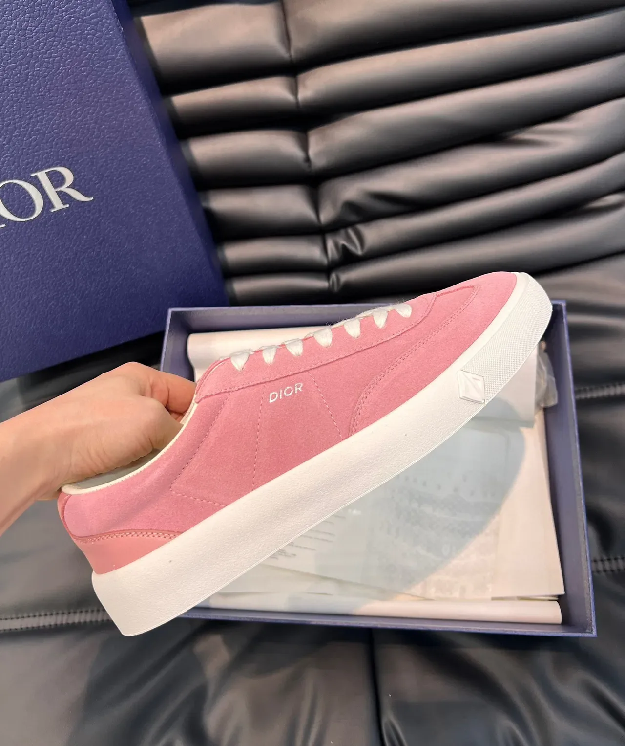 Dior B22 حذاء رياضي وردي أبيض سويدي مع ربطات أسلوب حياة 5
