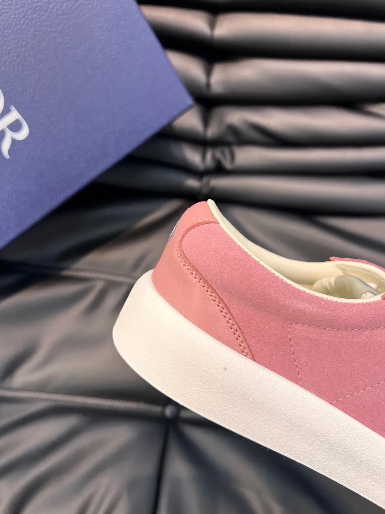 Dior B22 حذاء رياضي وردي أبيض سويدي مع ربطات أسلوب حياة 8