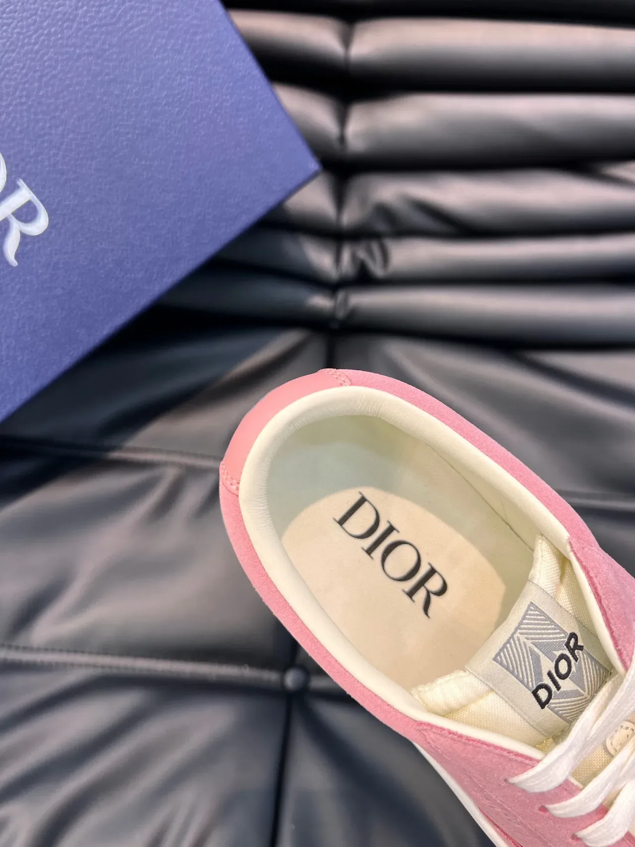 Dior B22 حذاء رياضي وردي أبيض سويدي مع ربطات أسلوب حياة 9