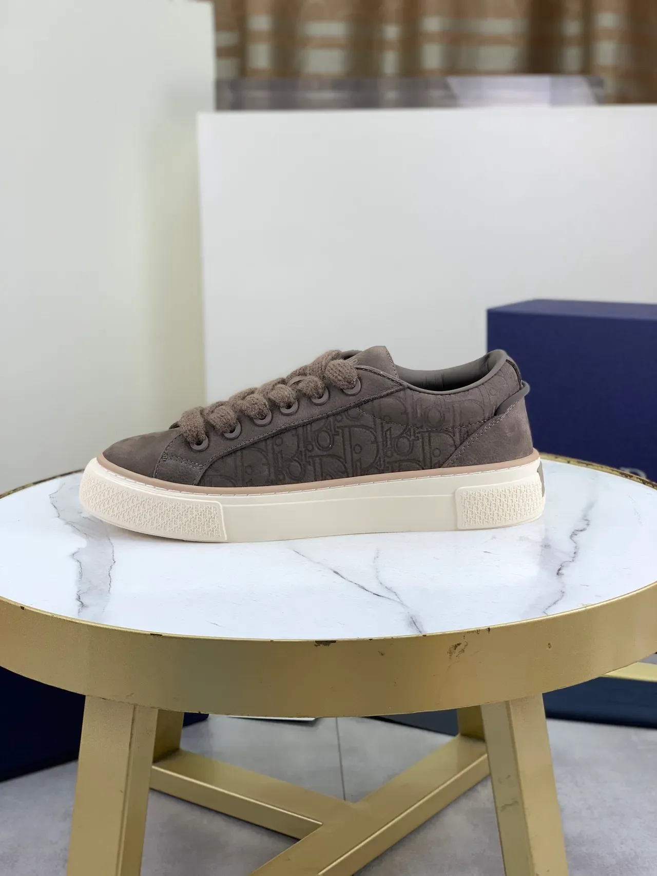 Dior B23 حذاء أسلوب حياة جلد ناعم محفور مائل 5