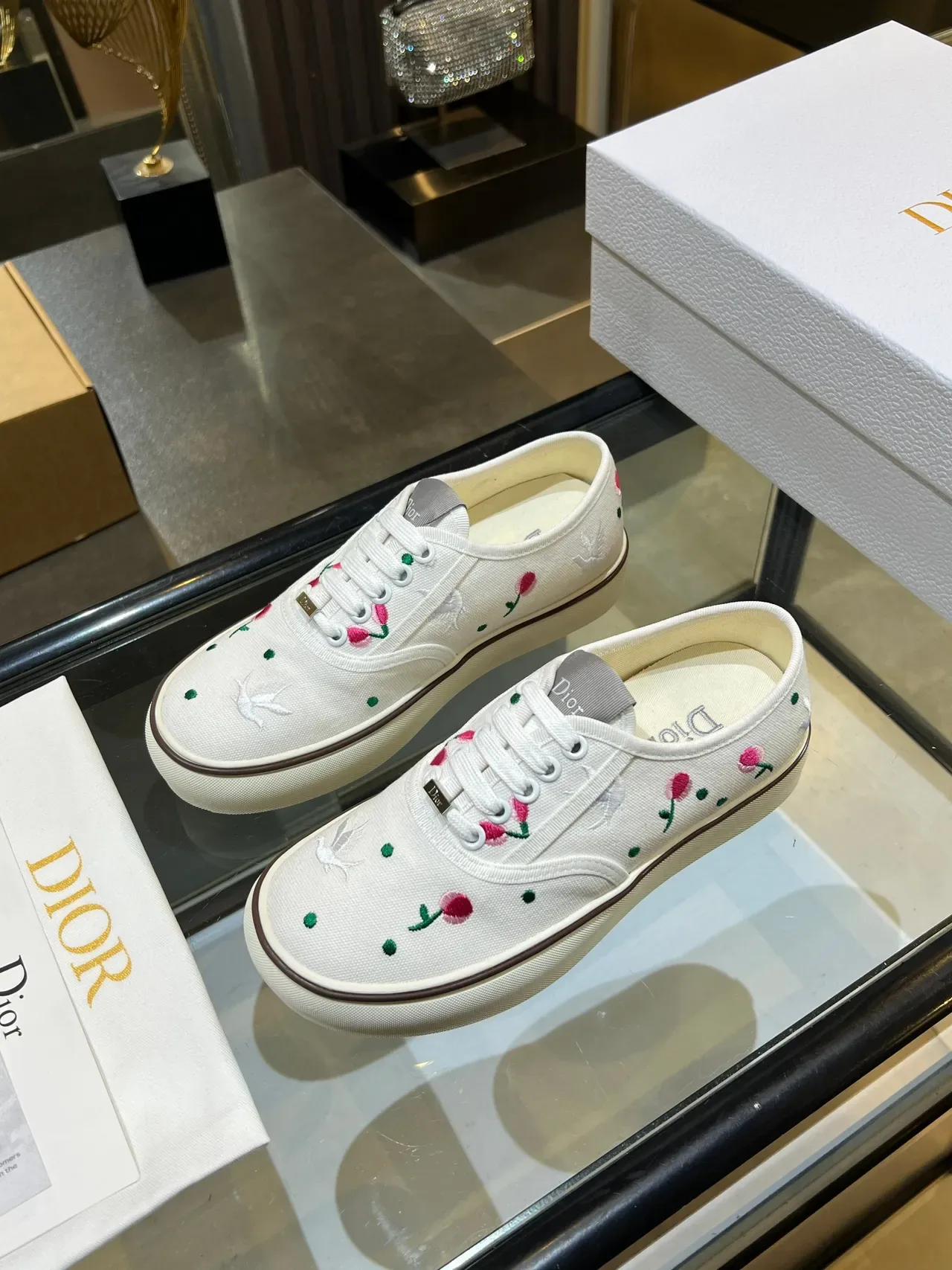 Dior B23 Tênis Lifestyle Brancos e Rosas Bordado Floral Lona Superior 3