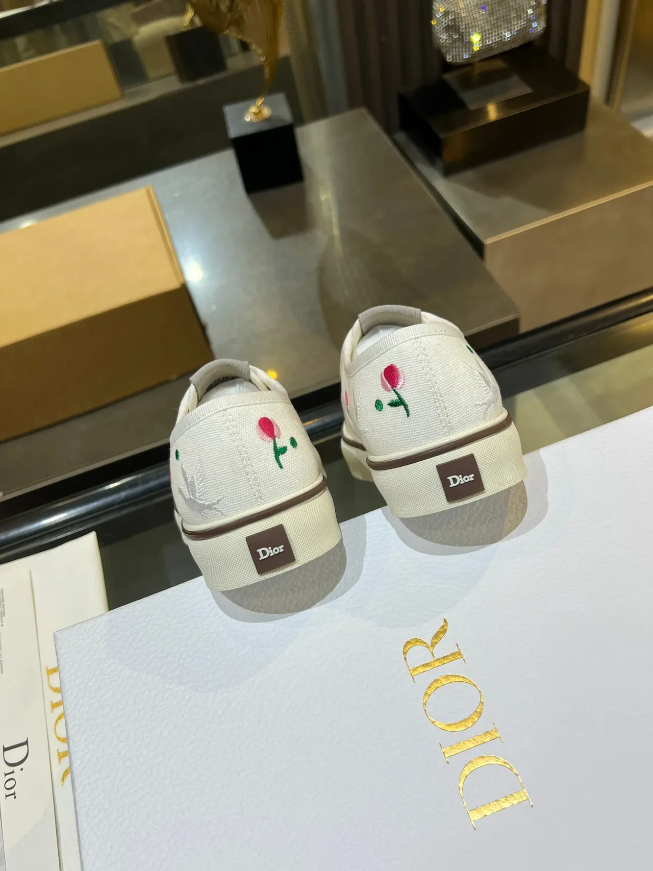 Dior B23 Tênis Lifestyle Brancos e Rosas Bordado Floral Lona Superior 4