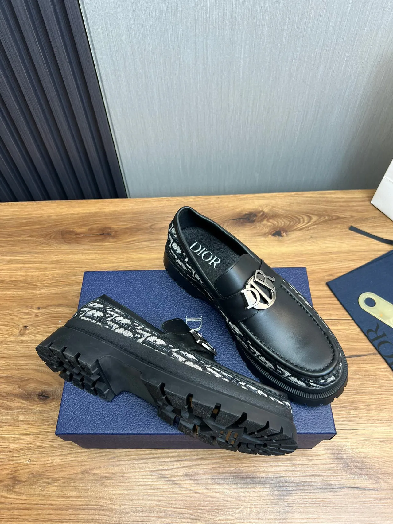 Dior B27 لوفر أسود مونوغرام مائل قاعدة سميكة بالمسامير لوفر 2