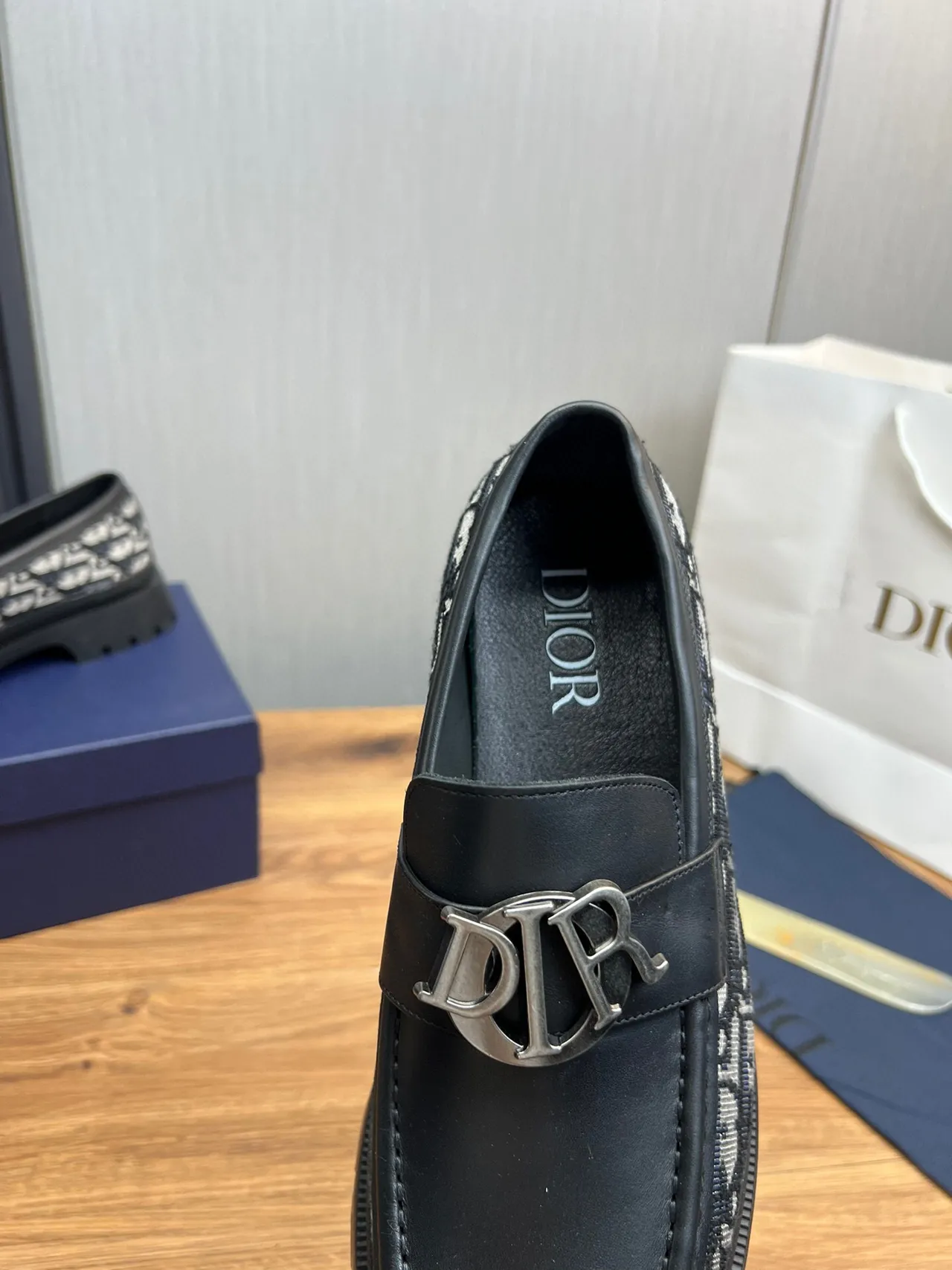 Dior B27 لوفر أسود مونوغرام مائل قاعدة سميكة بالمسامير لوفر 8