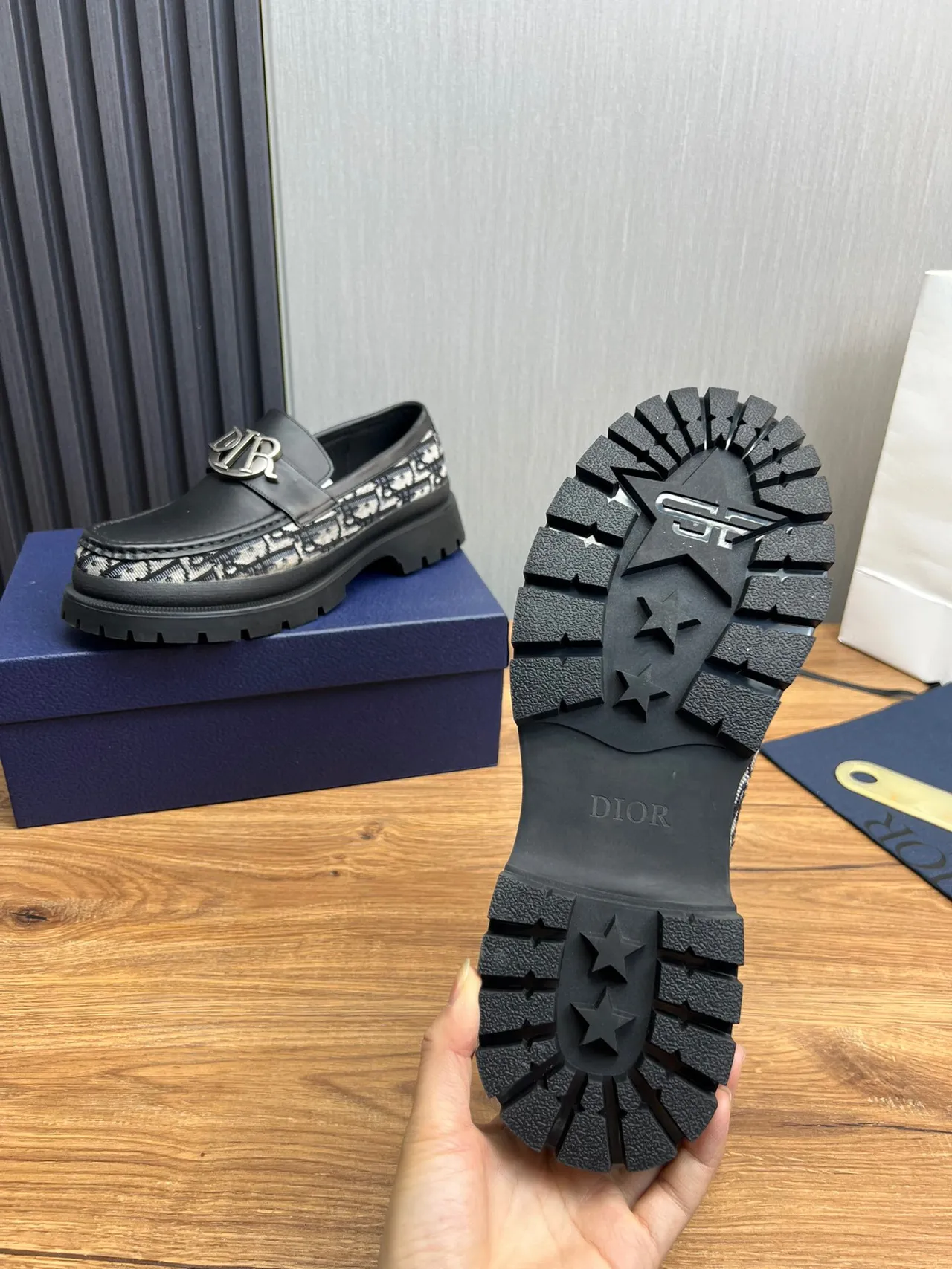 Dior B27 لوفر أسود مونوغرام مائل قاعدة سميكة بالمسامير لوفر 9