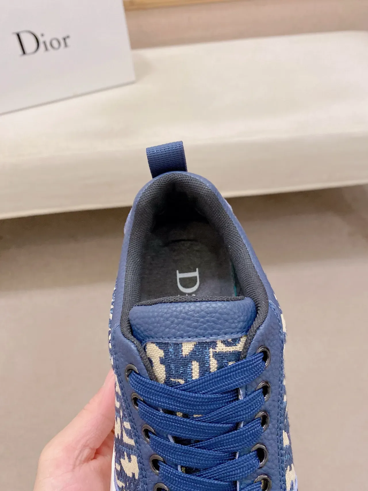Dior B27 Monogram 海军色和米色生活方式运动鞋 4