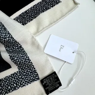 Dior بيج أسود نمط هندسي نسيج herringbone وشاح