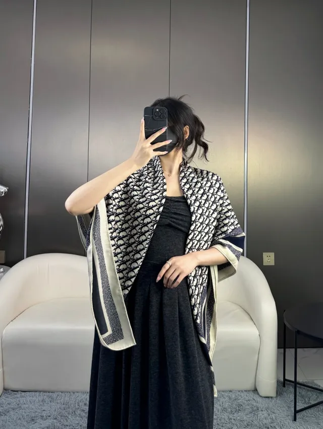 Dior Écharpe Motif Géométrique Beige Noir Tissage Herringbone 3