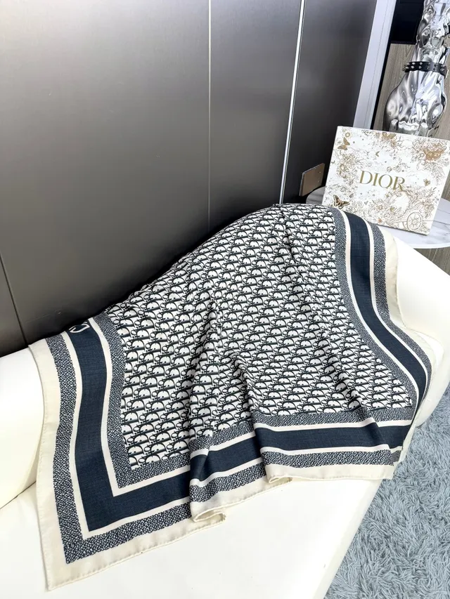 Dior Écharpe Motif Géométrique Beige Noir Tissage Herringbone 8